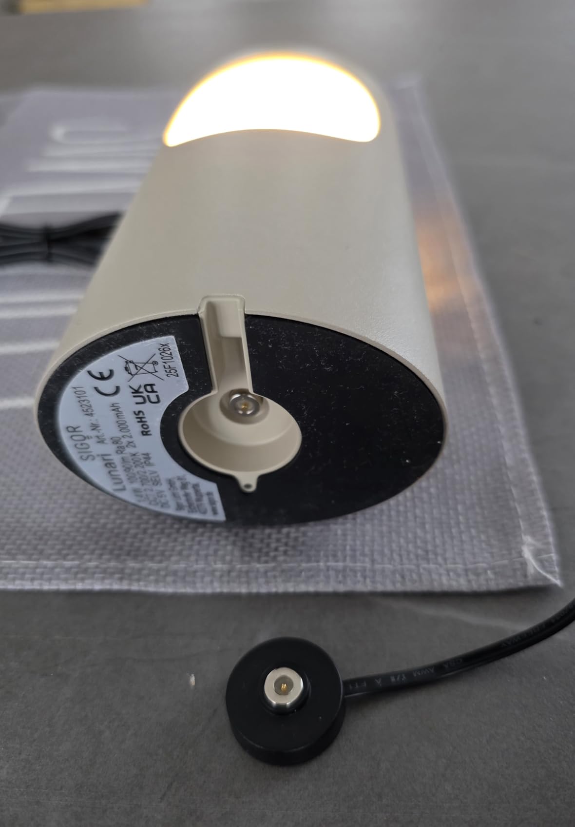 Wunderschönes Licht auf dem Tisch